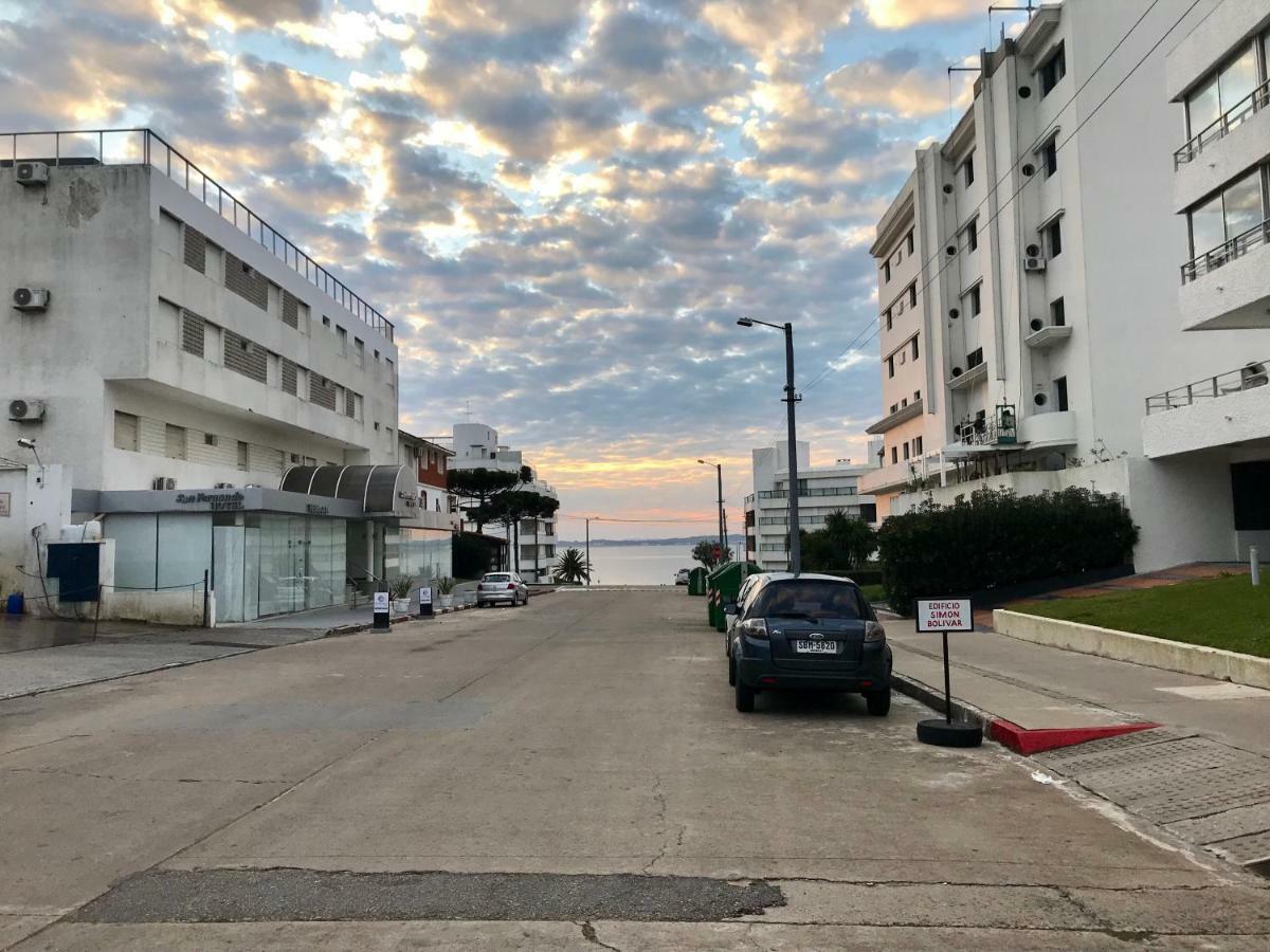 Simon Bolivar, Peninsula Punta del Este Bagian luar foto